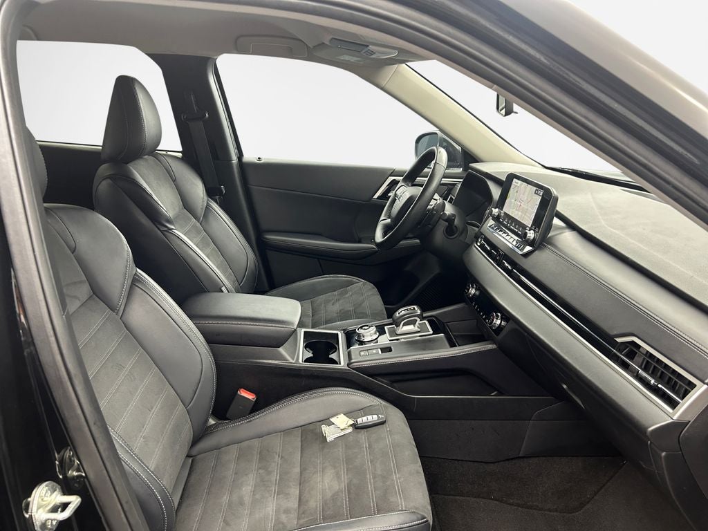 2024 Mitsubishi Outlander Base
