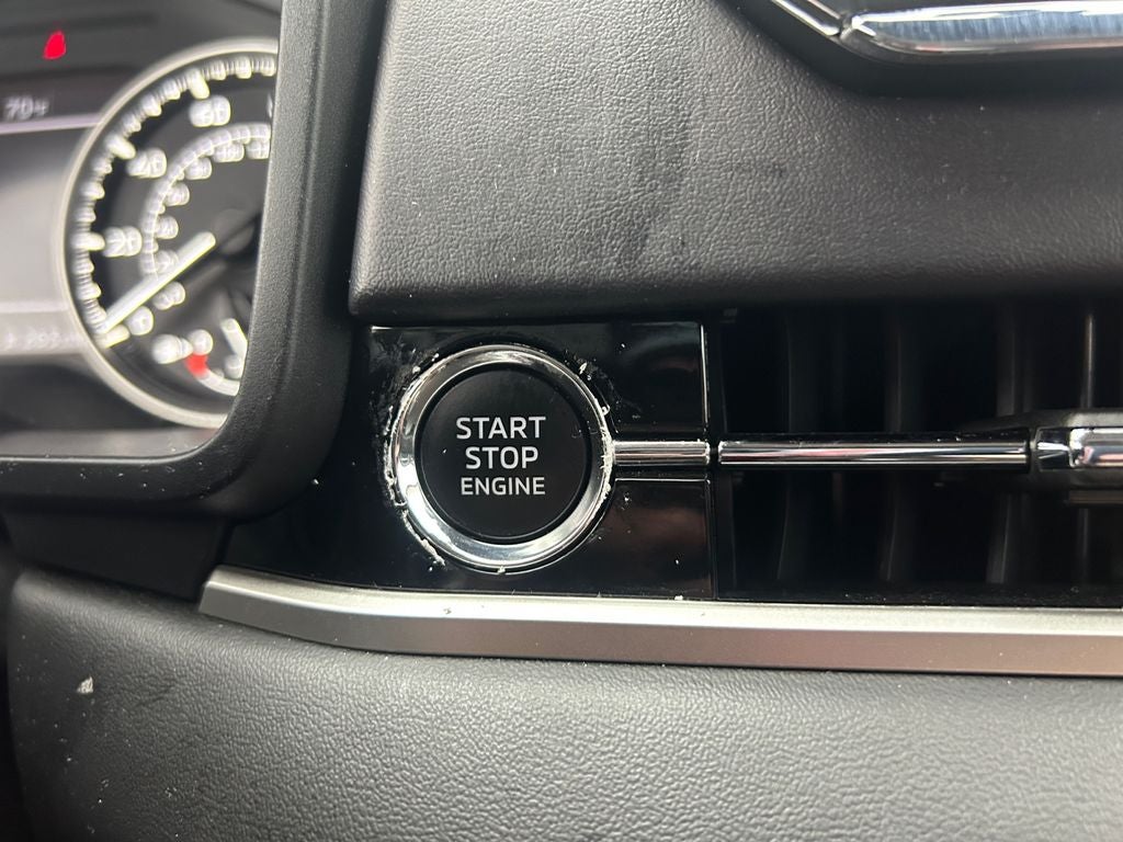 2024 Mitsubishi Outlander Base