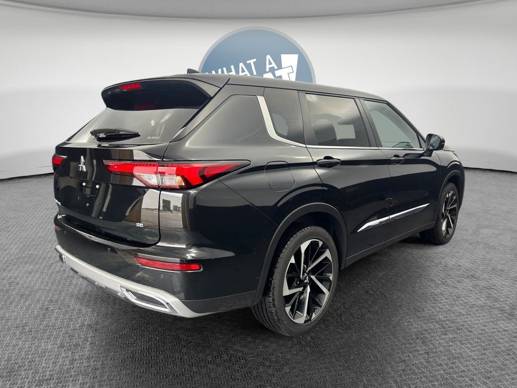 2024 Mitsubishi Outlander Base