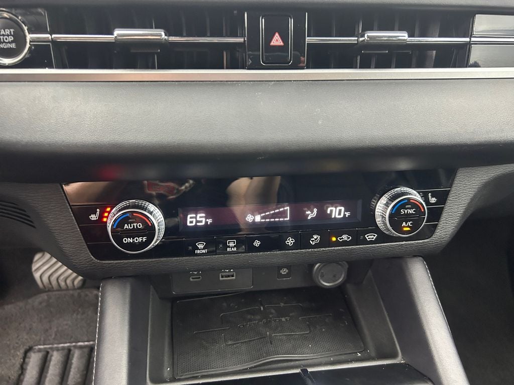 2024 Mitsubishi Outlander Base