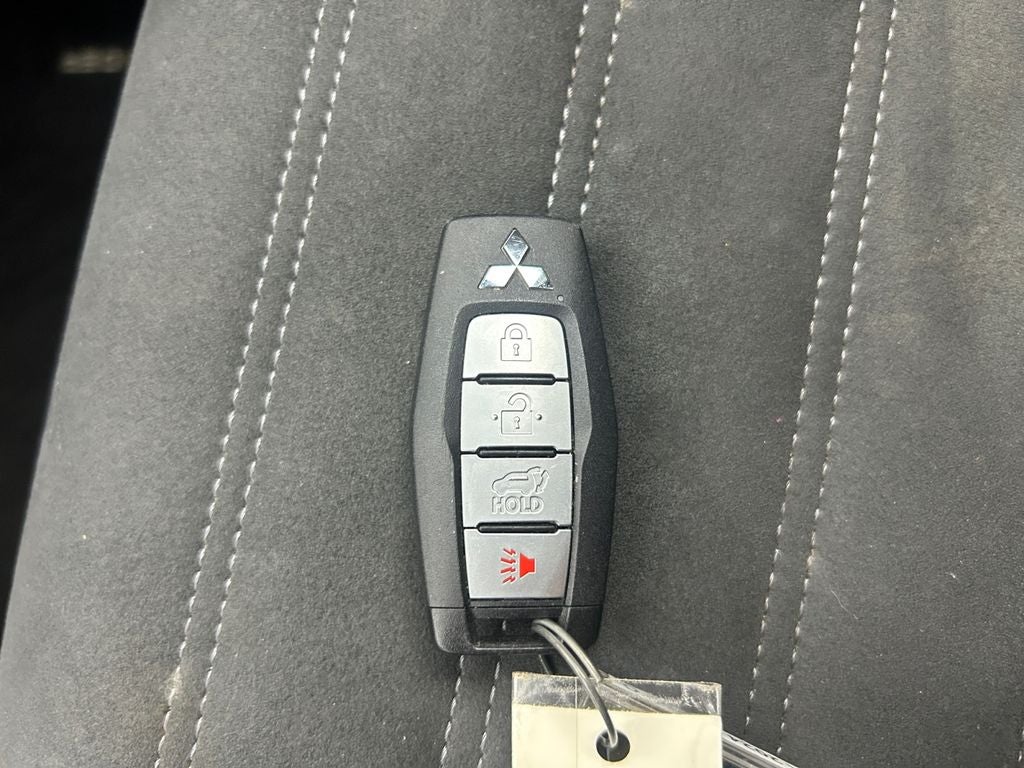 2024 Mitsubishi Outlander Base