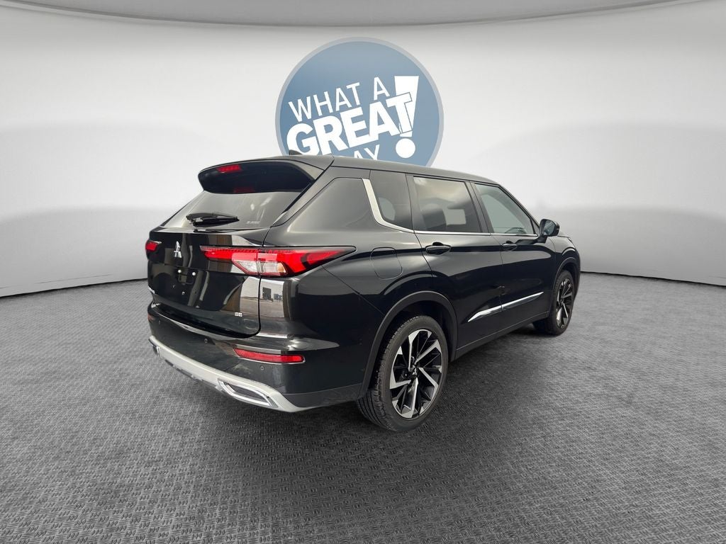 2024 Mitsubishi Outlander Base