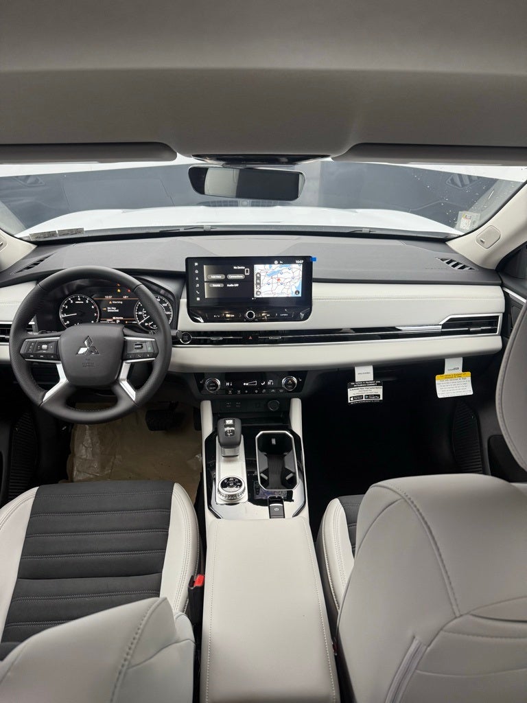 2025 Mitsubishi Outlander SE