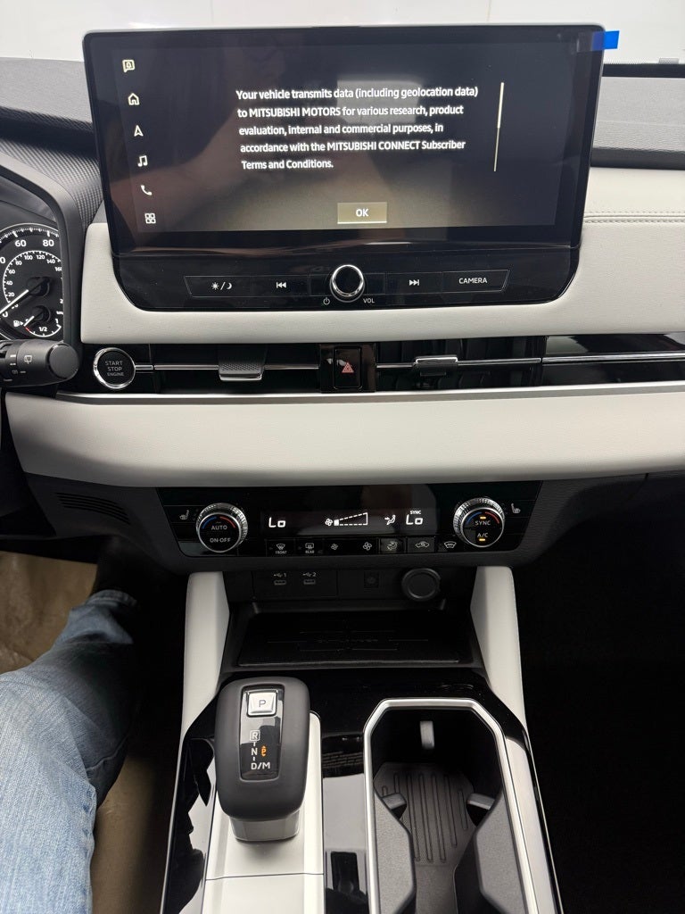 2025 Mitsubishi Outlander SE