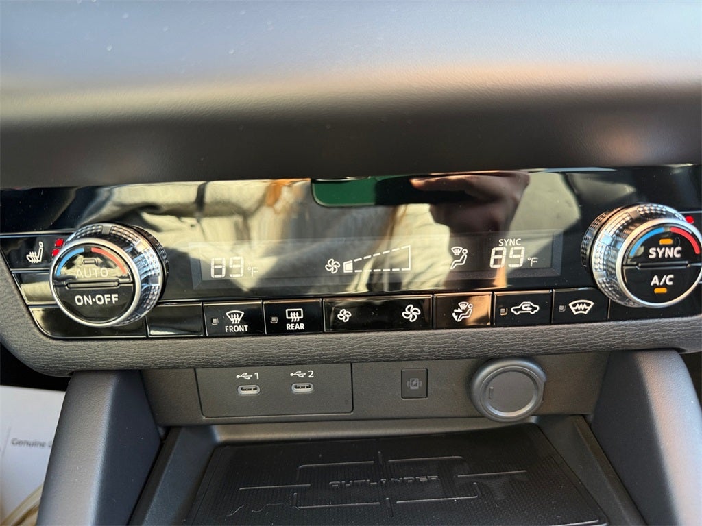 2025 Mitsubishi Outlander SE