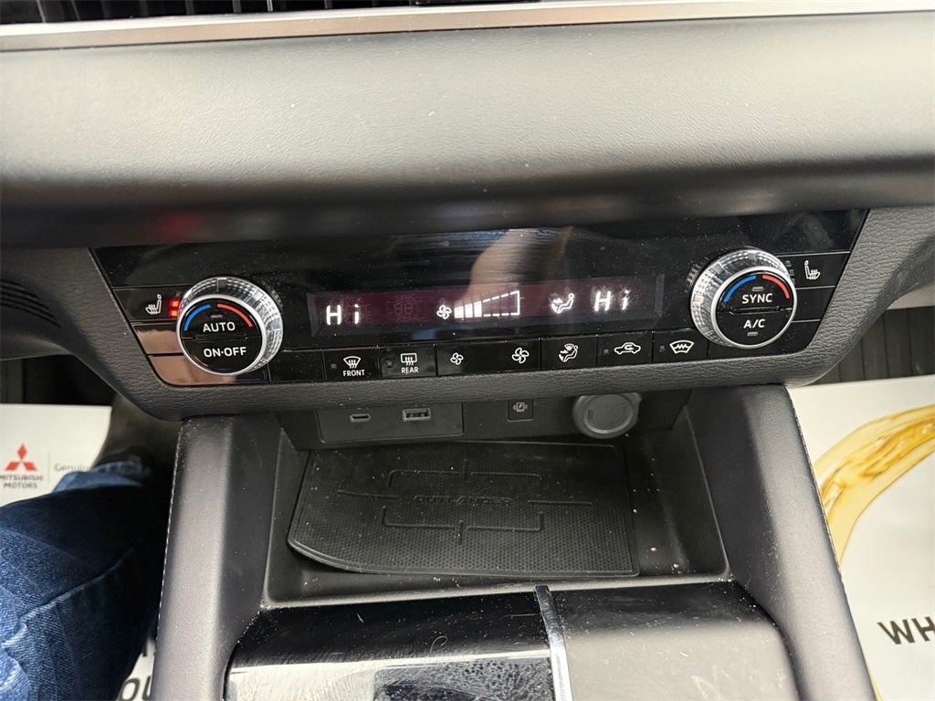 2024 Mitsubishi Outlander SE