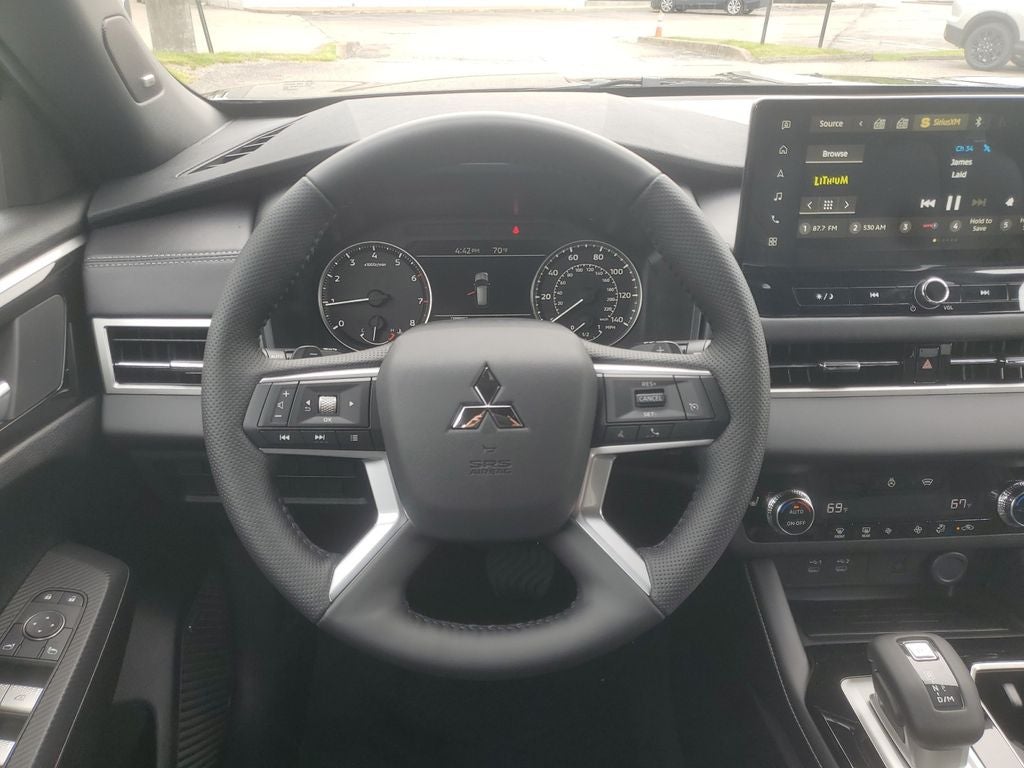 2026 Mitsubishi Outlander LE