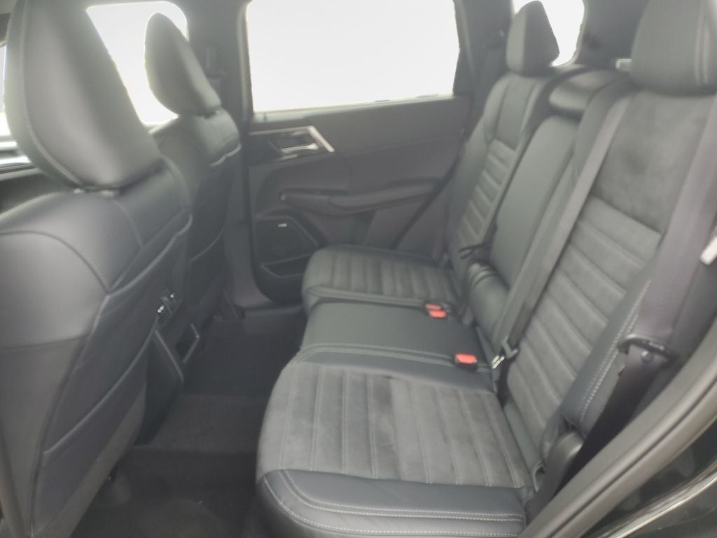 2026 Mitsubishi Outlander LE