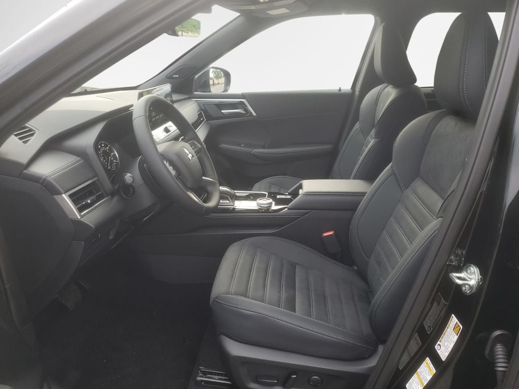 2026 Mitsubishi Outlander LE
