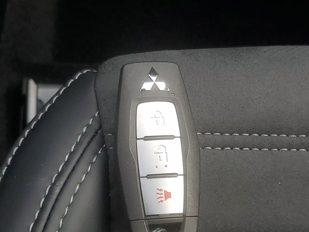 2026 Mitsubishi Outlander LE