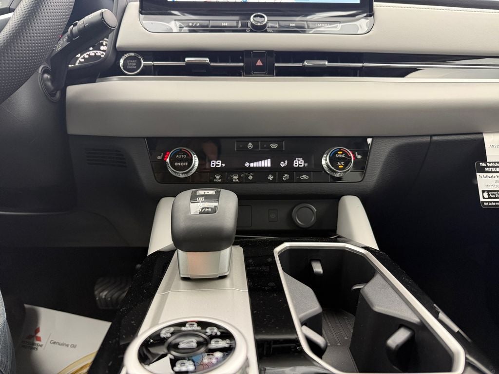 2026 Mitsubishi Outlander SE