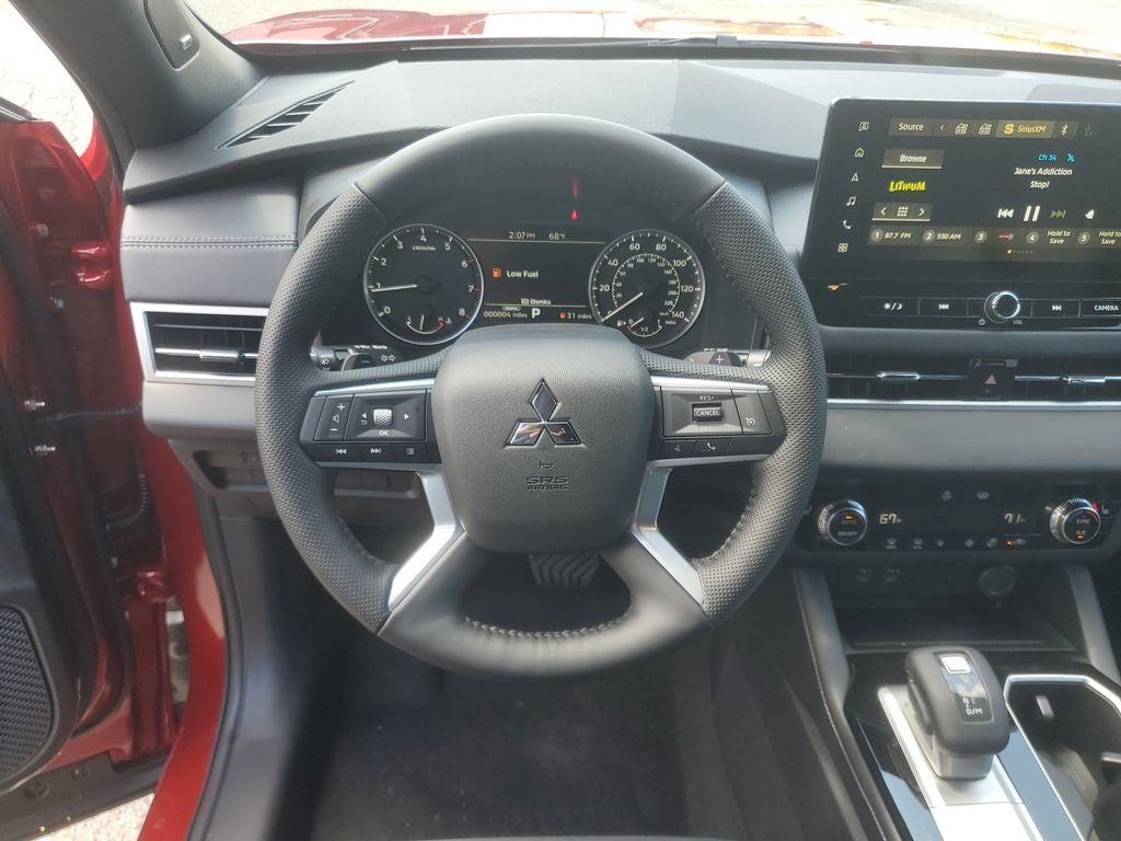 2026 Mitsubishi Outlander LE