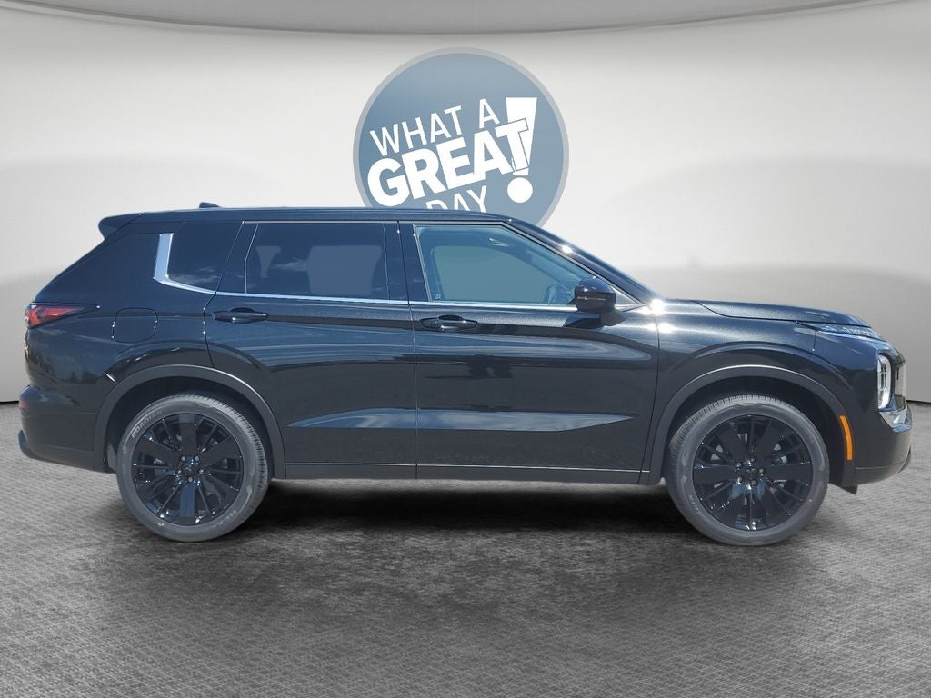 2026 Mitsubishi Outlander LE