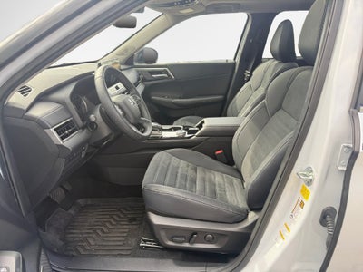 2026 Mitsubishi Outlander Base