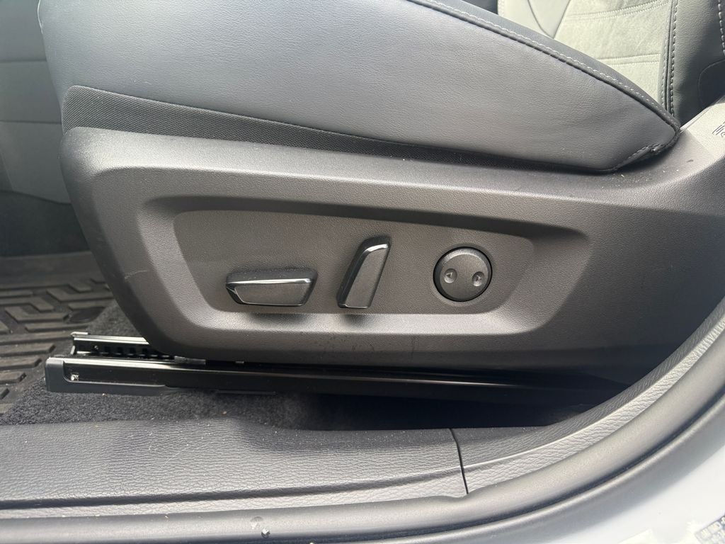 2026 Mitsubishi Outlander Base