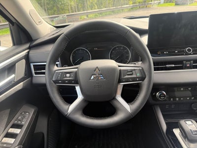 2026 Mitsubishi Outlander Base
