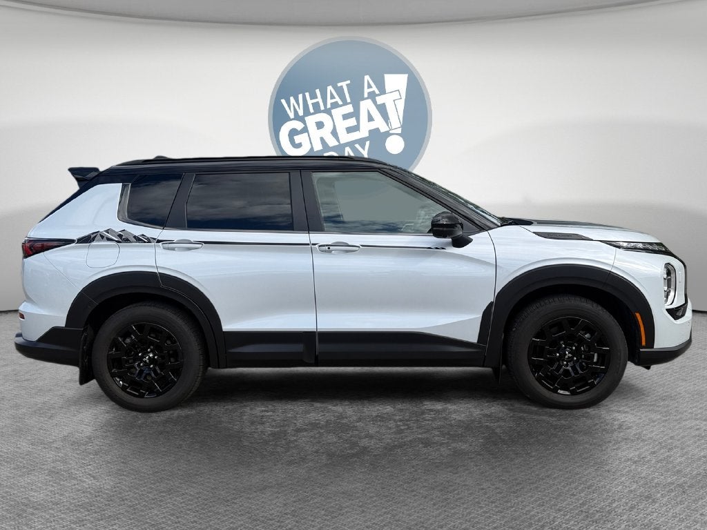 2026 Mitsubishi Outlander Base