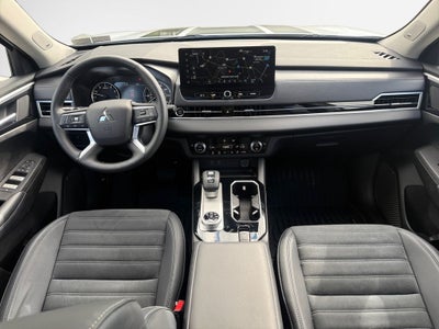 2026 Mitsubishi Outlander Base