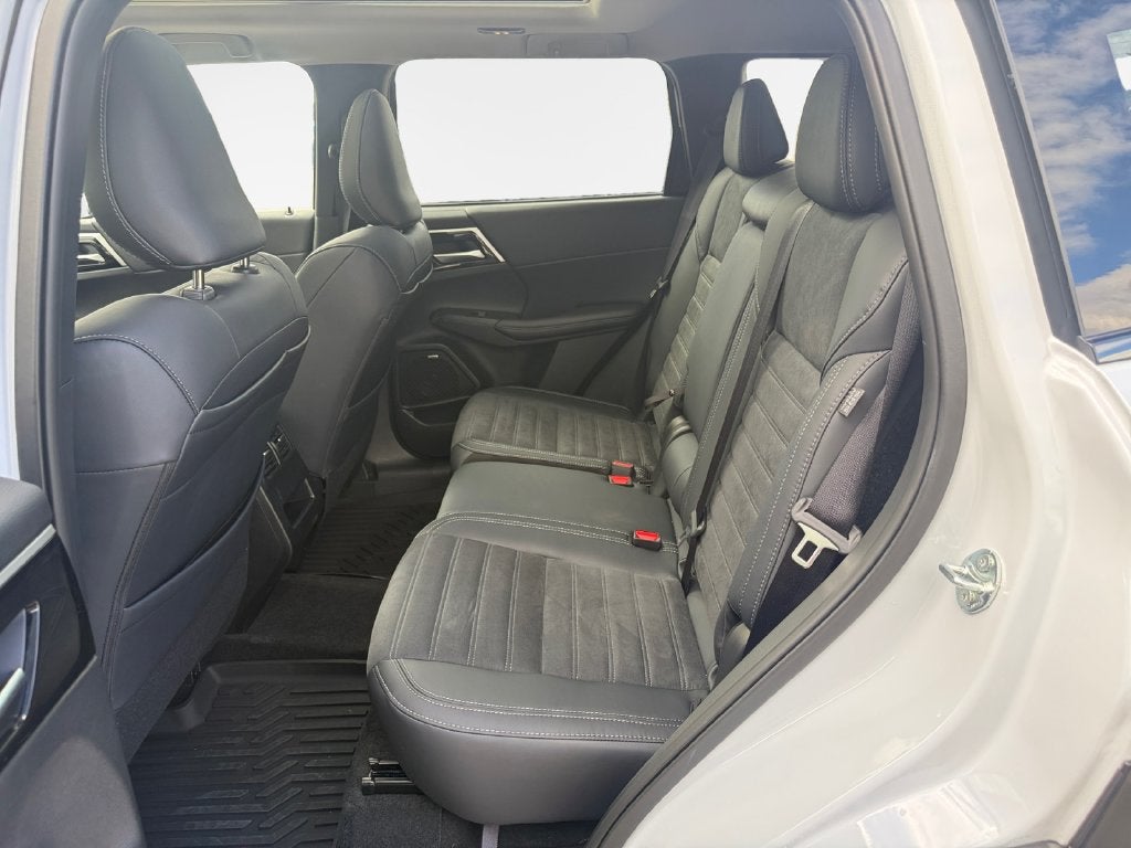 2026 Mitsubishi Outlander Base