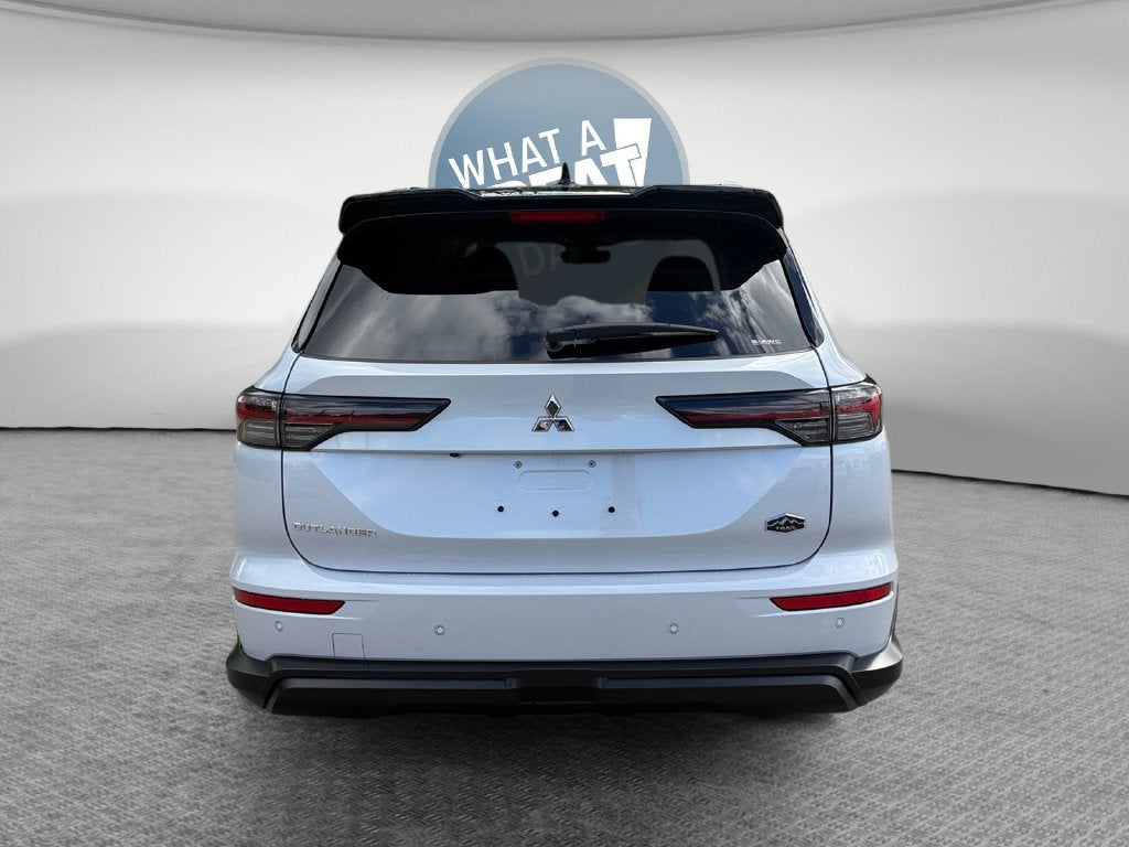 2026 Mitsubishi Outlander Base