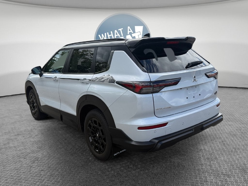 2026 Mitsubishi Outlander Base