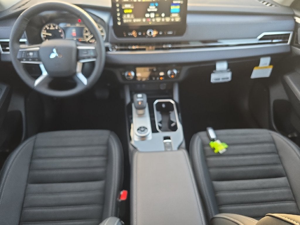 2026 Mitsubishi Outlander SE