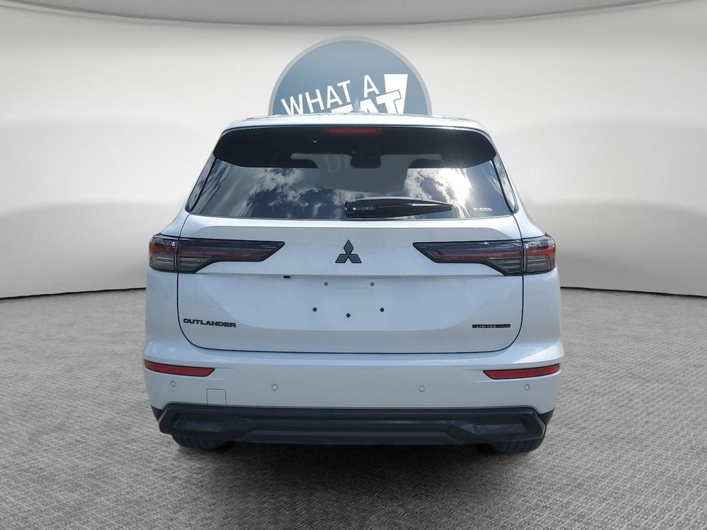 2026 Mitsubishi Outlander LE