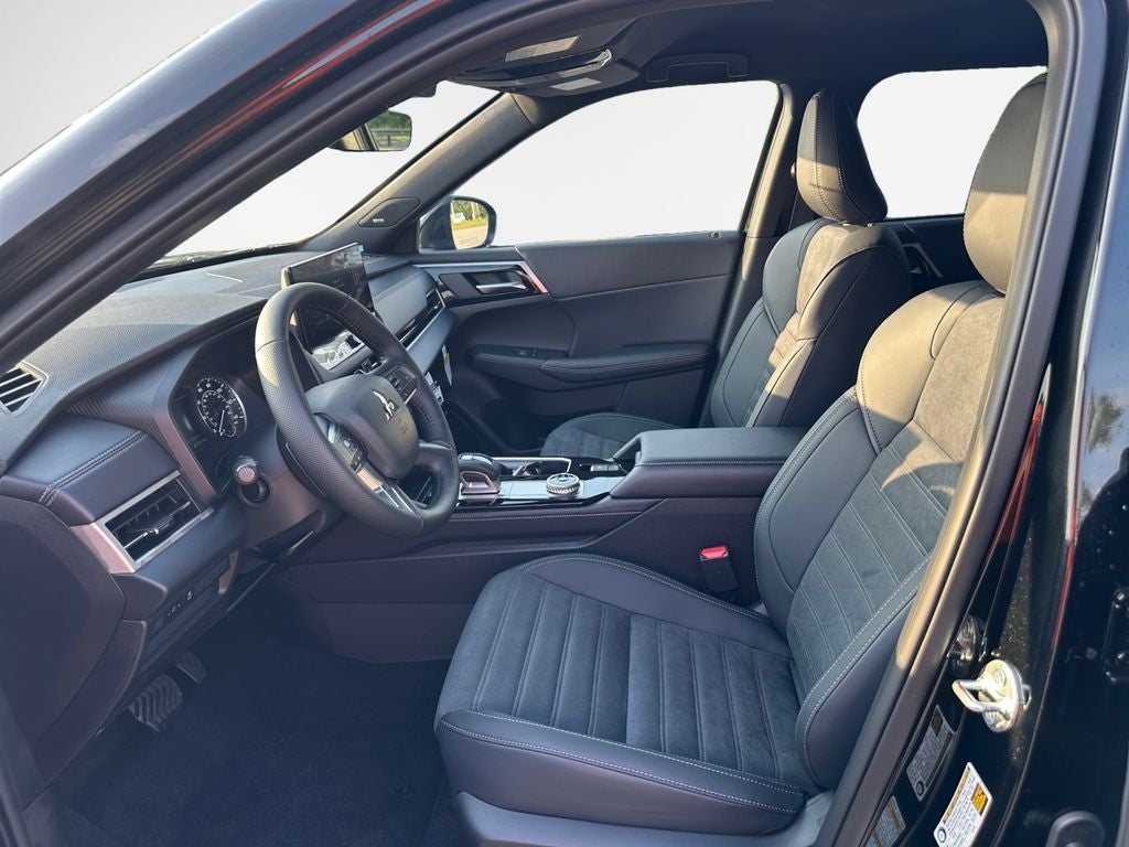 2026 Mitsubishi Outlander LE