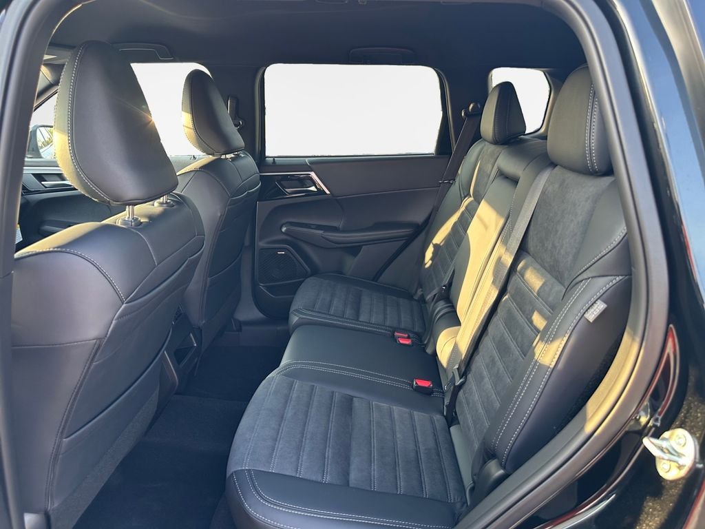 2026 Mitsubishi Outlander LE
