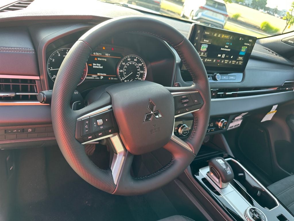 2026 Mitsubishi Outlander LE