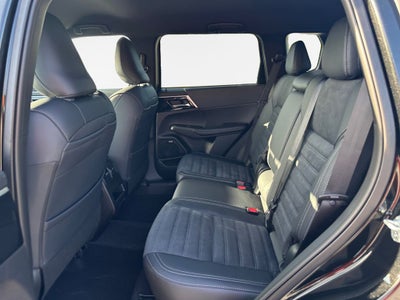 2026 Mitsubishi Outlander LE