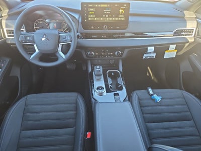 2026 Mitsubishi Outlander LE