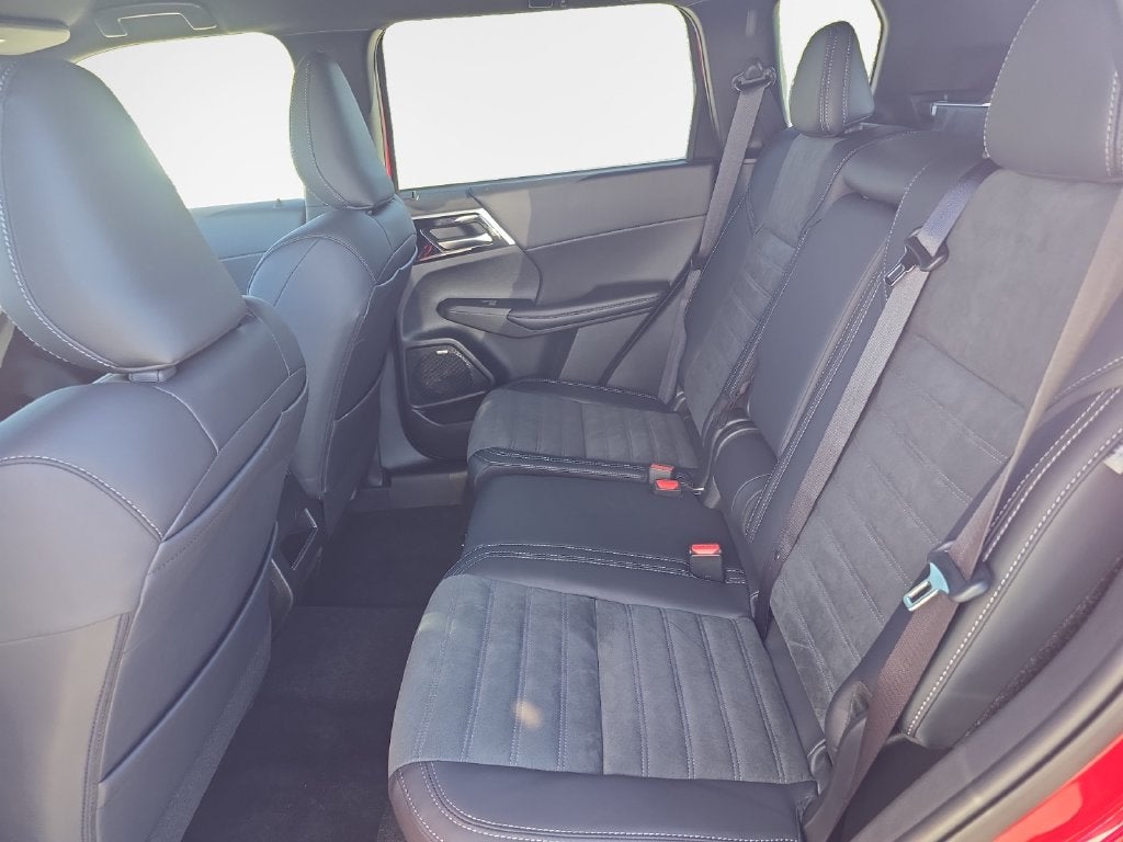 2026 Mitsubishi Outlander LE