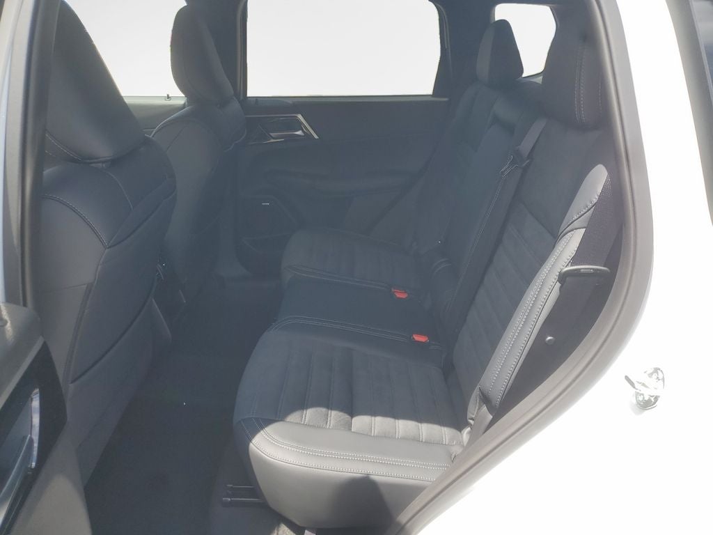 2026 Mitsubishi Outlander LE