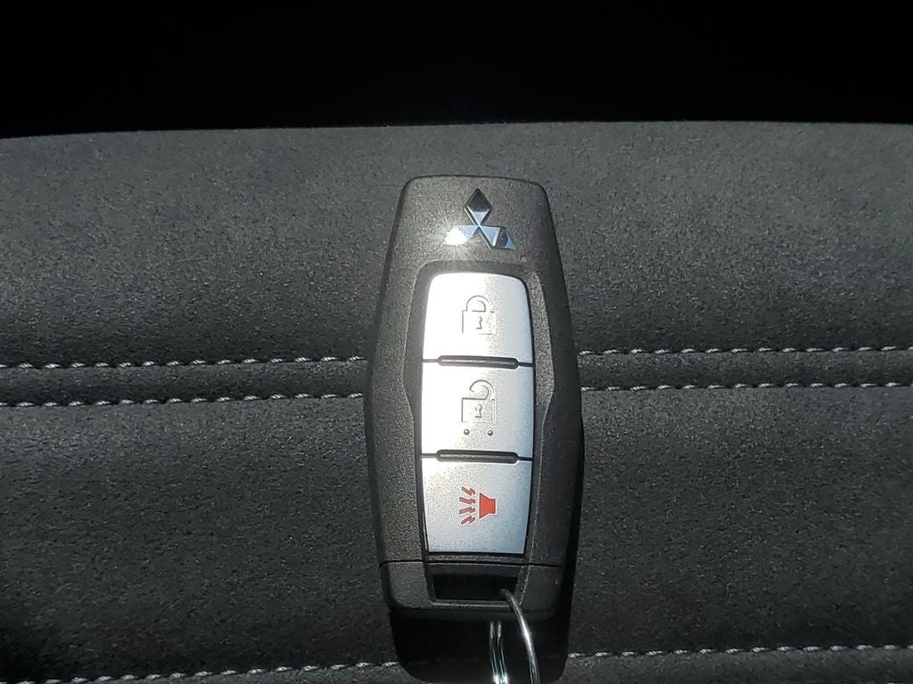 2026 Mitsubishi Outlander LE