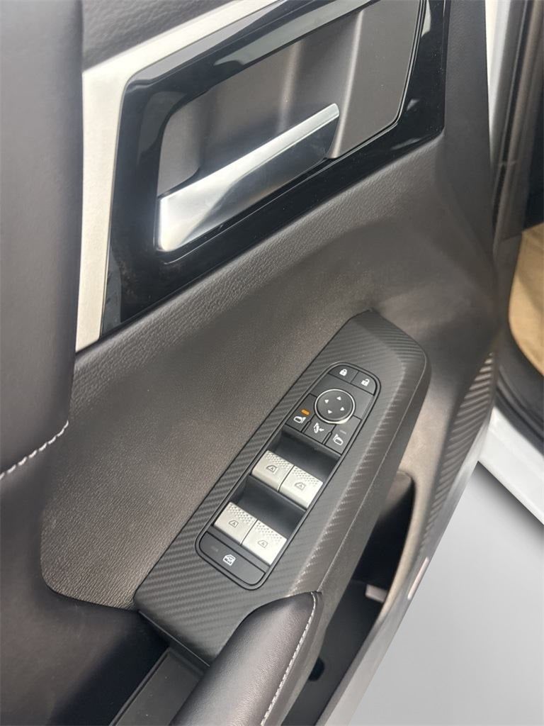 2025 Mitsubishi Outlander PHEV SE