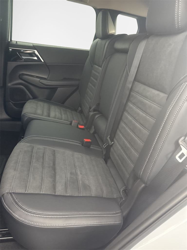 2025 Mitsubishi Outlander PHEV SE