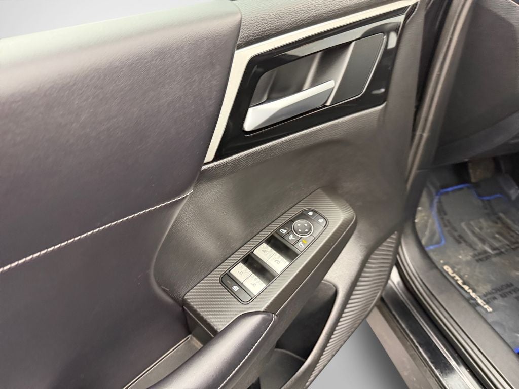 2025 Mitsubishi Outlander PHEV SE