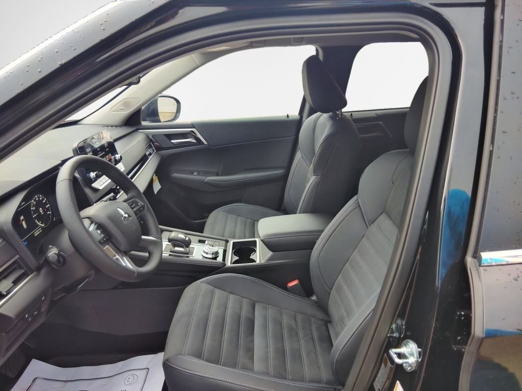 2025 Mitsubishi Outlander PHEV SE