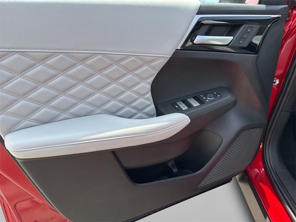 2025 Mitsubishi Outlander PHEV SEL