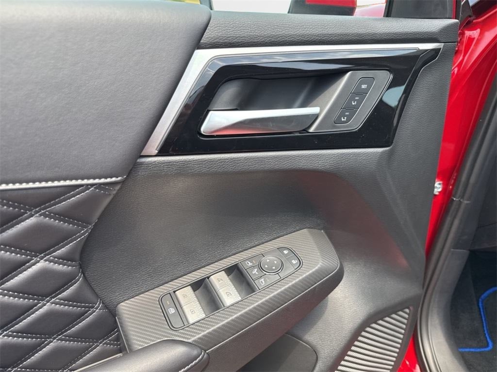 2025 Mitsubishi Outlander PHEV SEL