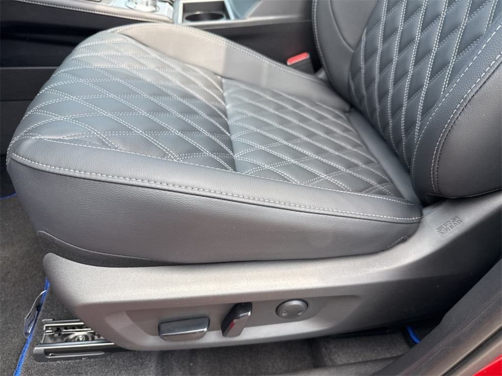 2025 Mitsubishi Outlander PHEV SEL