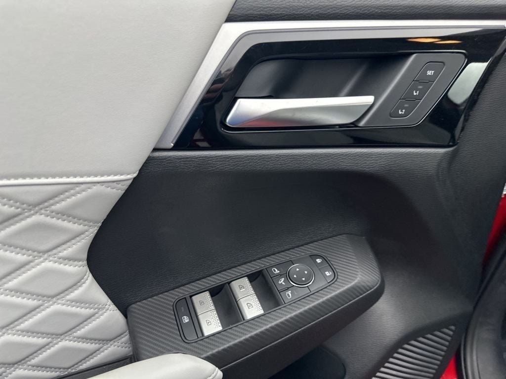 2025 Mitsubishi Outlander PHEV SEL
