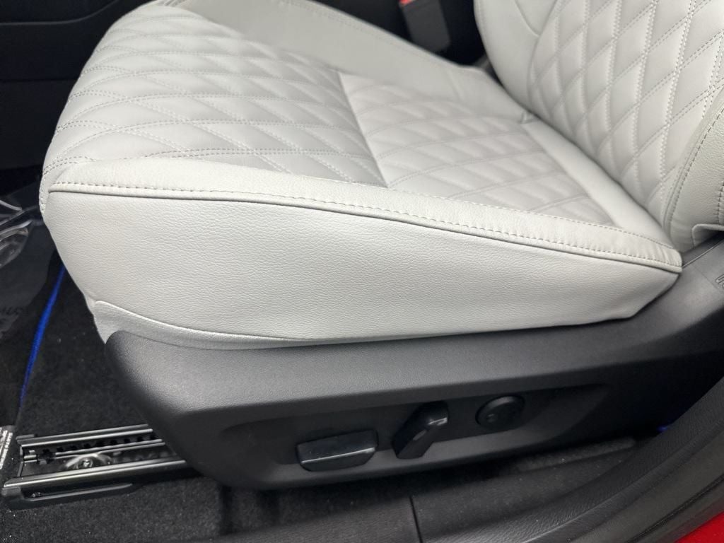 2025 Mitsubishi Outlander PHEV SEL