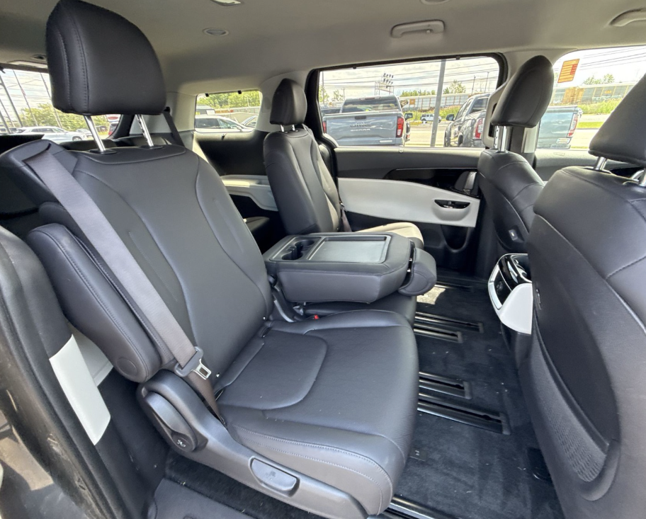 2024 Kia Carnival EX