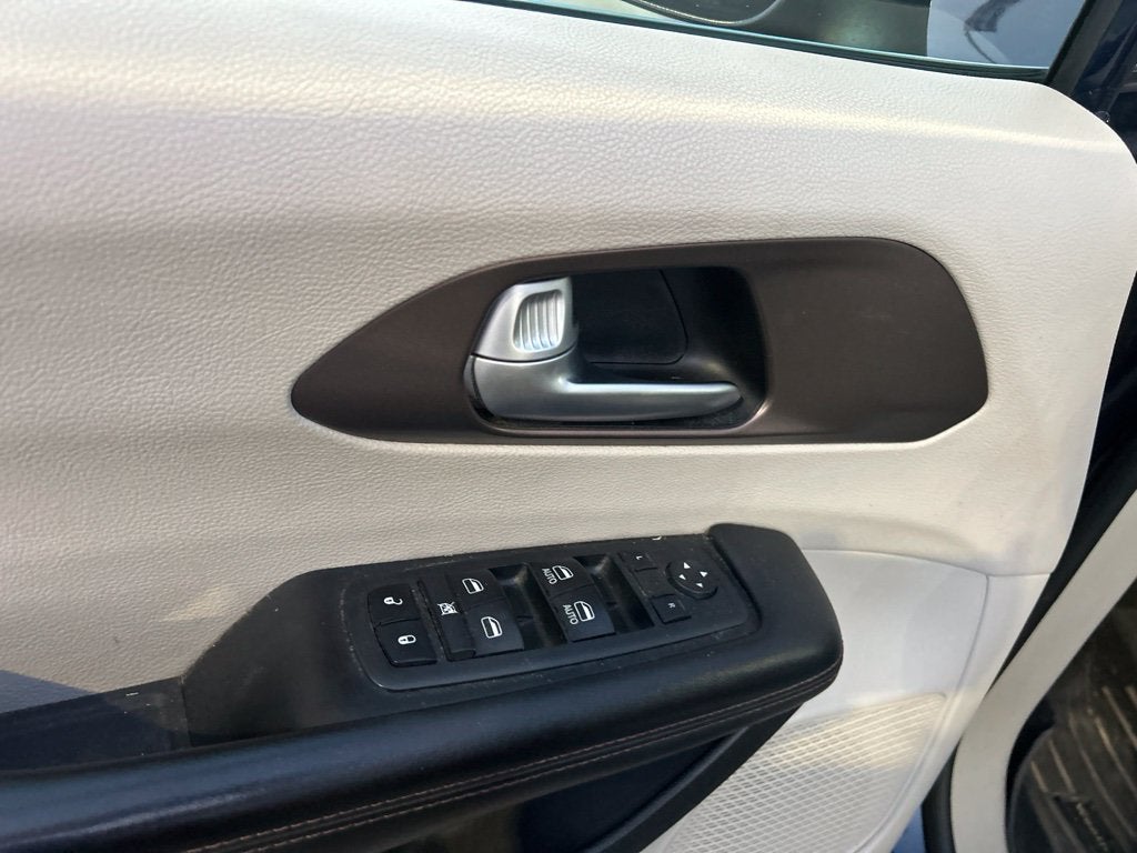 2018 Chrysler Pacifica LX Safely Tech Pkg