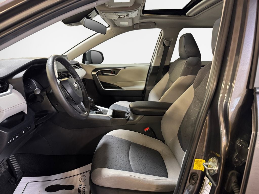 2023 Toyota RAV4 XLE MOON RF