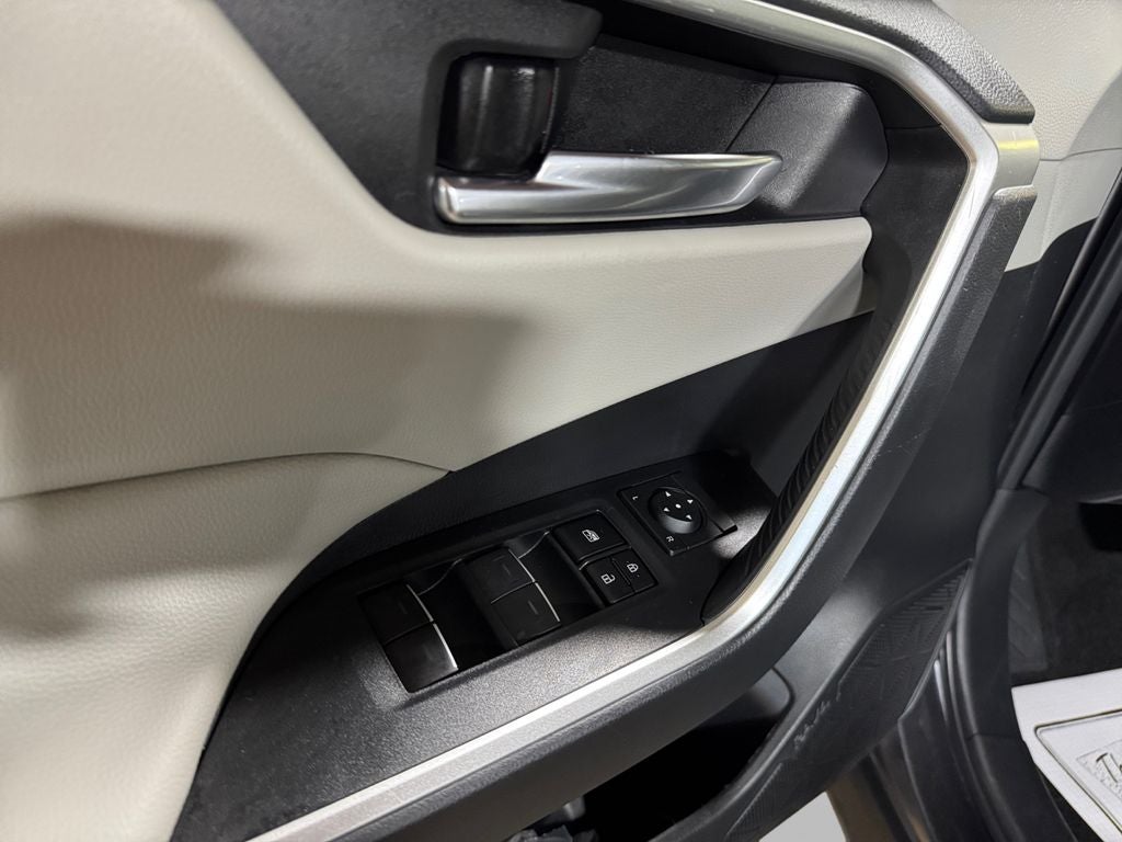 2023 Toyota RAV4 XLE MOON RF