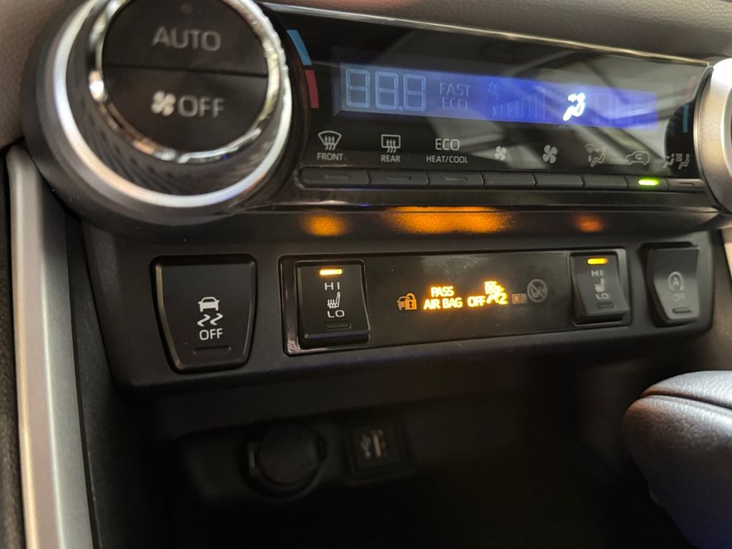 2023 Toyota RAV4 XLE MOON RF