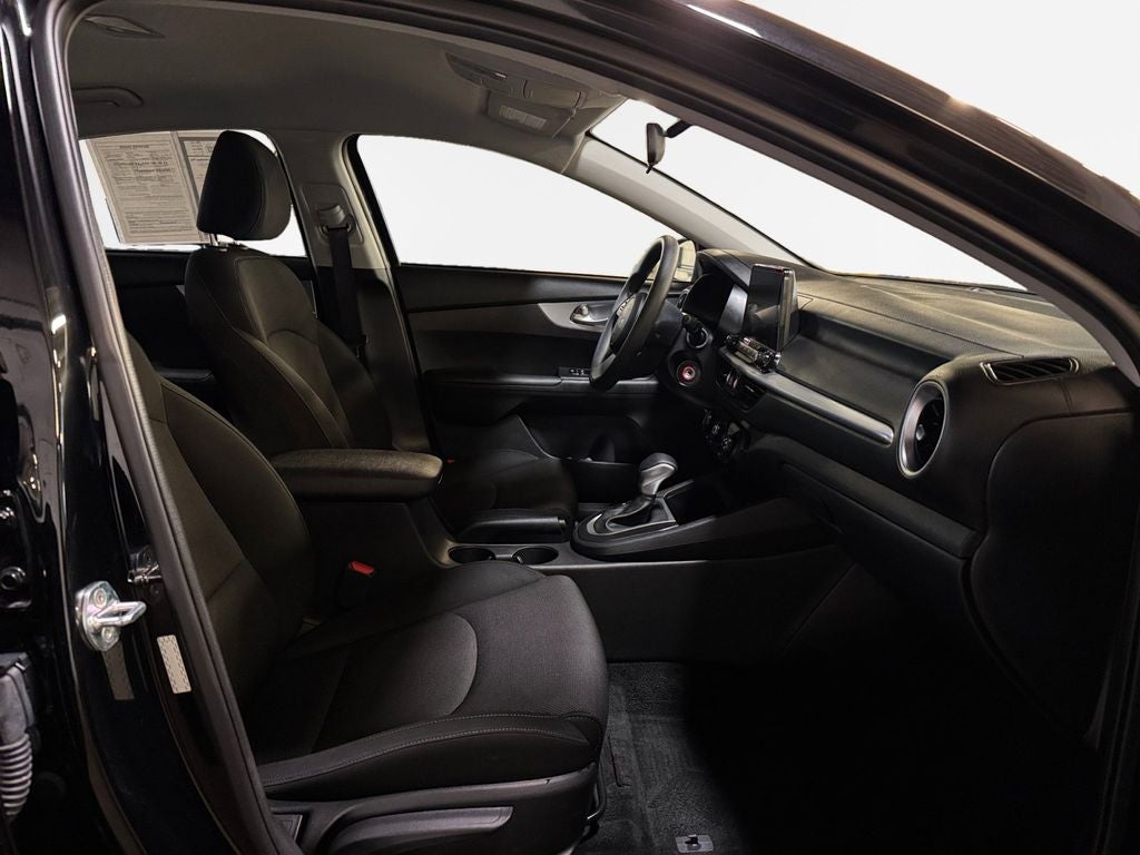 2023 Kia Forte LXS Technology Pkg